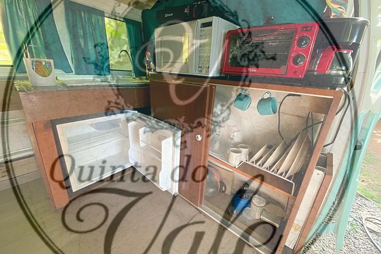 Kombi home: Lago, cachoeira, escorrega e piscina