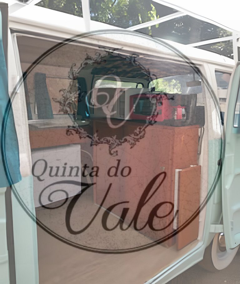 Kombi home: Lago, cachoeira, escorrega e piscina
