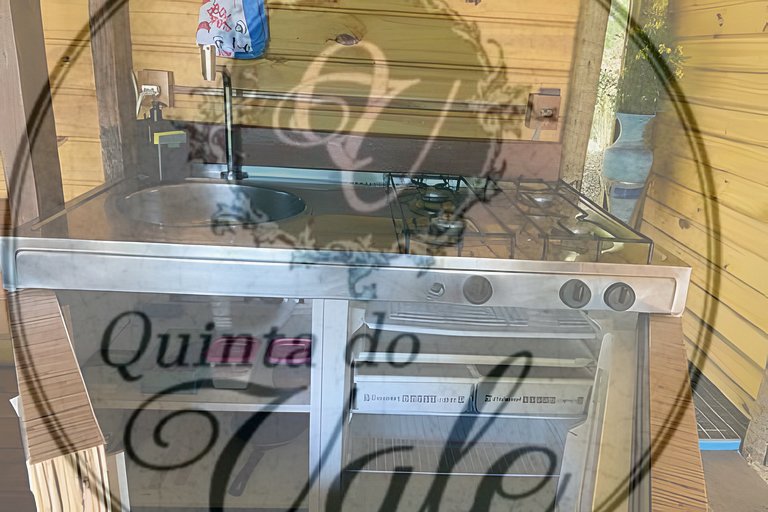 Casa na Árvore em meio à mata. Piscina e Cachoeira