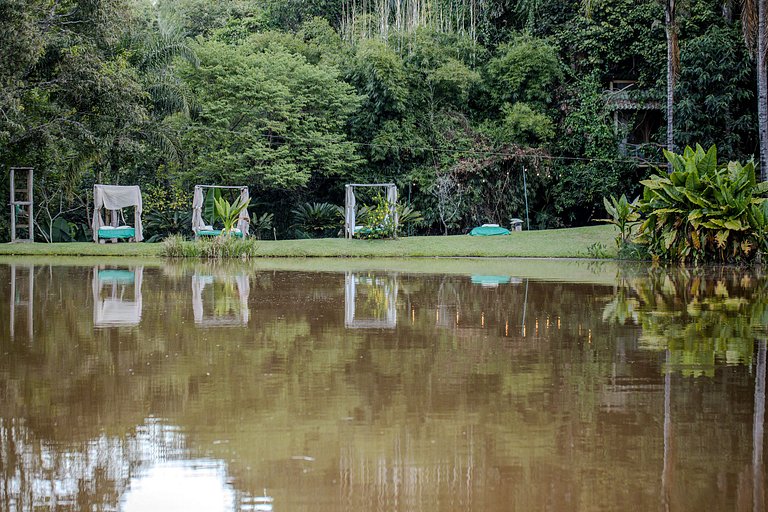 Quinta do Vale: Casa da Árvore - em meio à mata, cascata, la