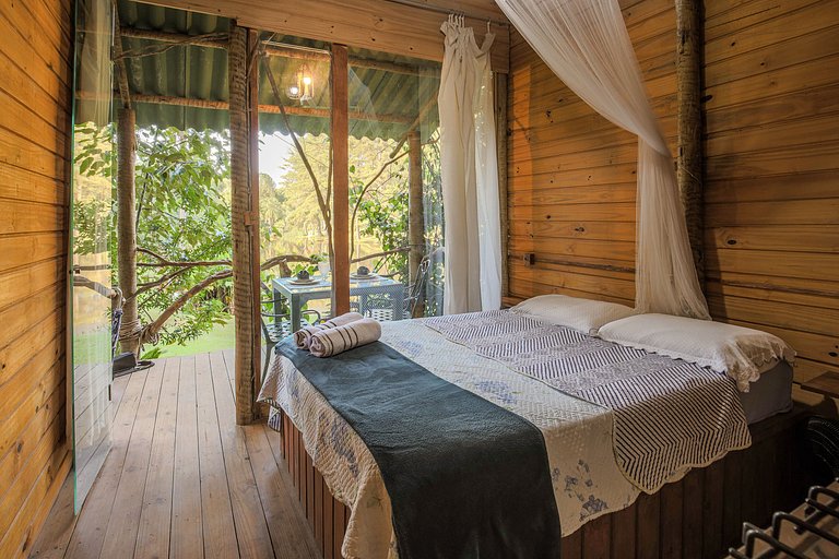 Quinta do Vale: Casa da Árvore - em meio à mata, cascata, la