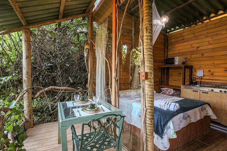 Quinta do Vale: Casa da Árvore - em meio à mata, cascata, la