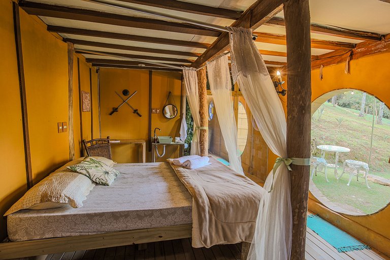 Quinta do Vale - Casa dos Hobbits: Lago, cascata, fogo de ch