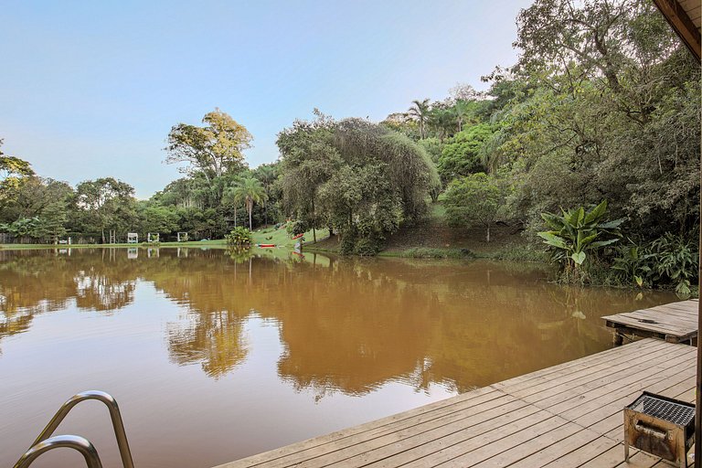 Quinta do Vale: Casa flutuante, 90km de SP - Lago, cascata,
