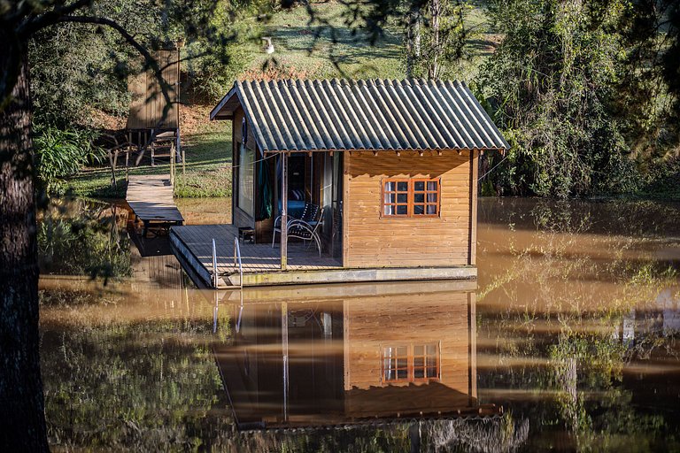 Quinta do Vale: Casa flutuante, 90km de SP - Lago, cascata,