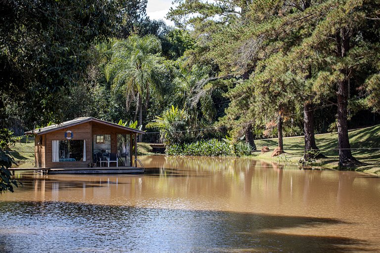 Quinta do Vale: Casa flutuante, 90km de SP - Lago, cascata,