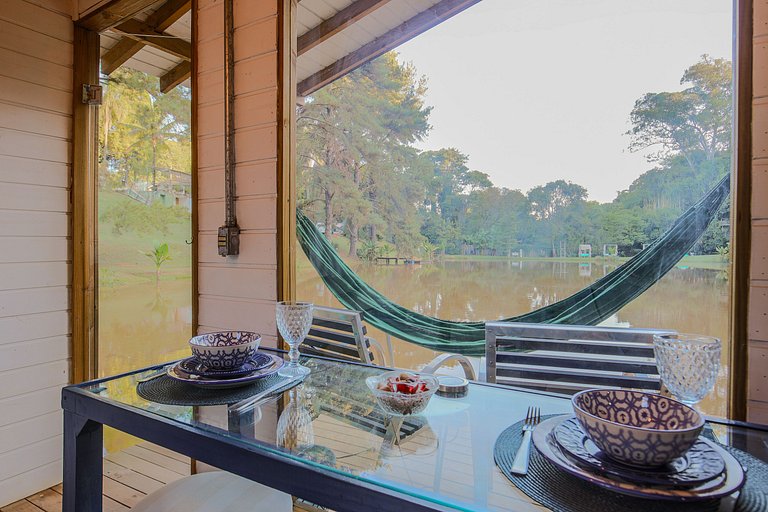 Quinta do Vale: Casa flutuante, 90km de SP - Lago, cascata,